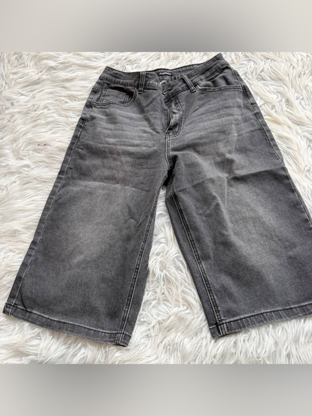 Flamingals light gray stretchy denim shorts size S FG12-18